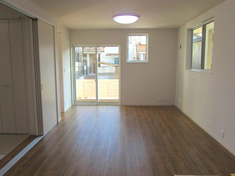 Other introspection. LDK photo viewed from the kitchen side