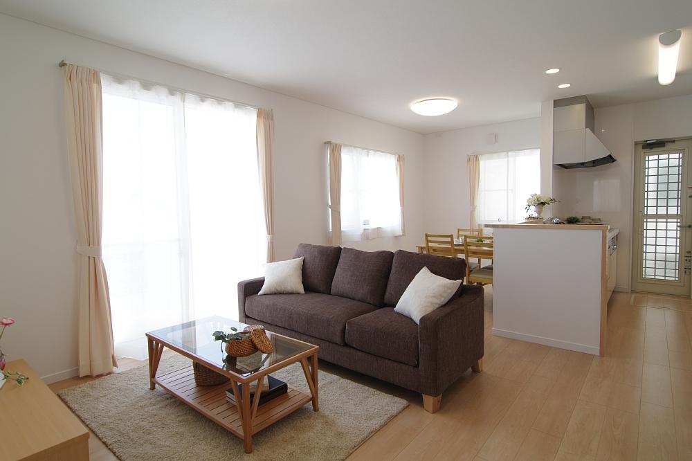 Same specifications photos (appearance). Japanese-style room becomes Tsuzukiai from LD, Produce a large space. It can be used in multi-purpose relax family (^^)