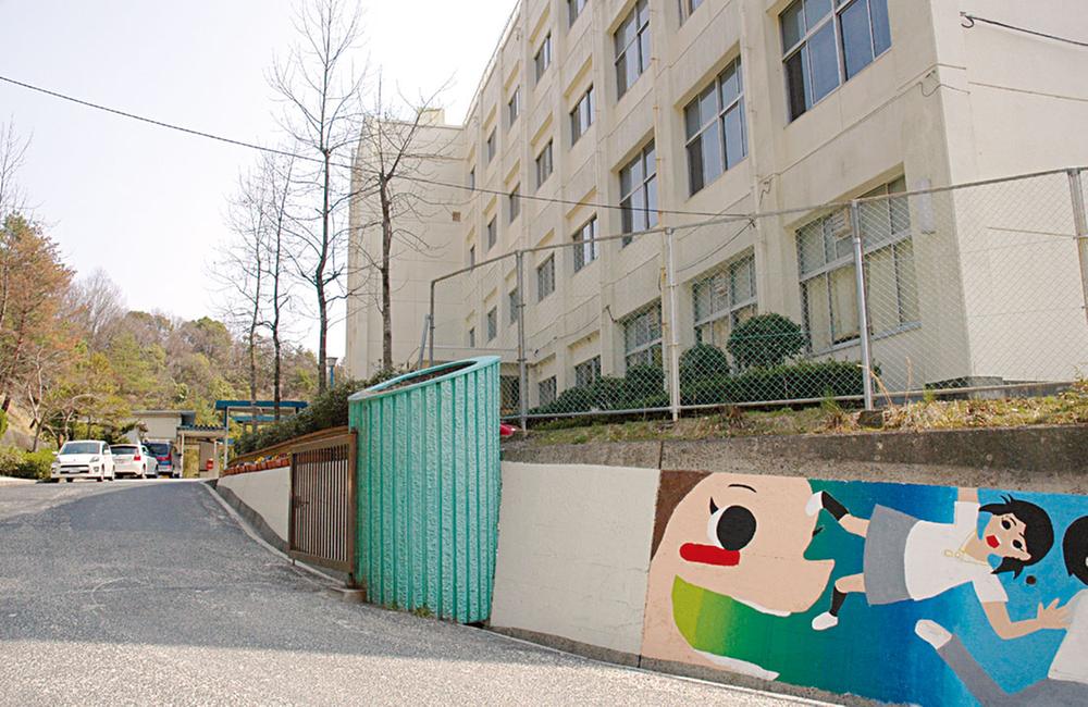 Junior high school. 4050m to Hiroshima Tatsutomo junior high school