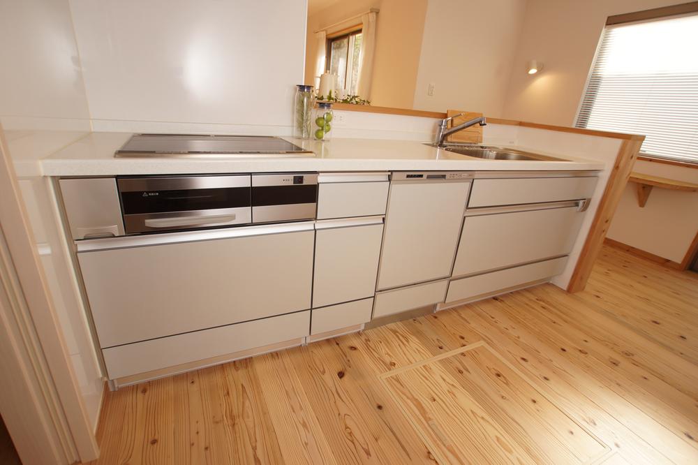 Other Equipment. Popular IH cooking heater in artificial marble countertops. Also equipped dishwasher! 