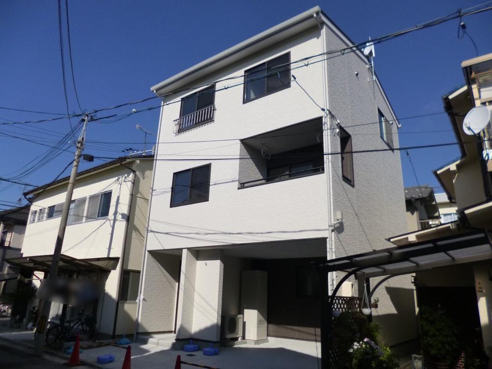 Local appearance photo. Local (11 May 2013) Shooting