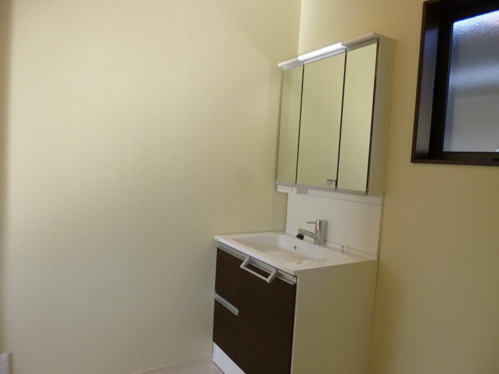 Wash basin, toilet. (November 2013) Shooting