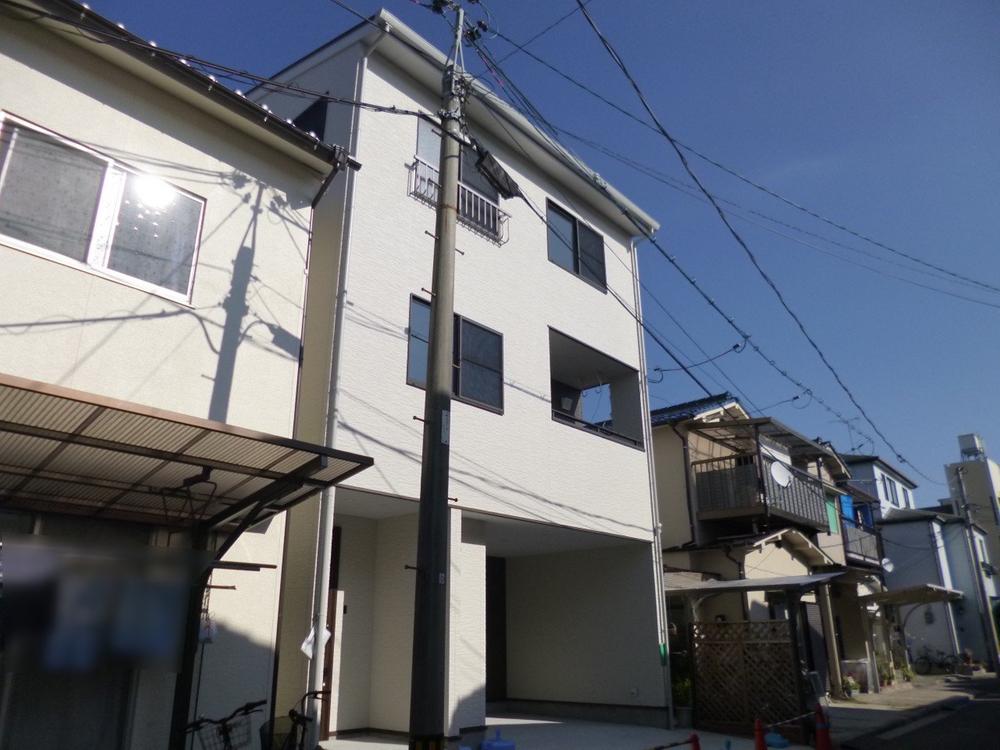 Local appearance photo. Local (11 May 2013) Shooting