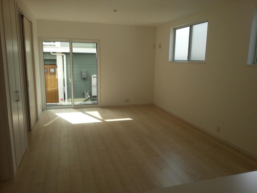 Living. Local (March 2013) Shooting