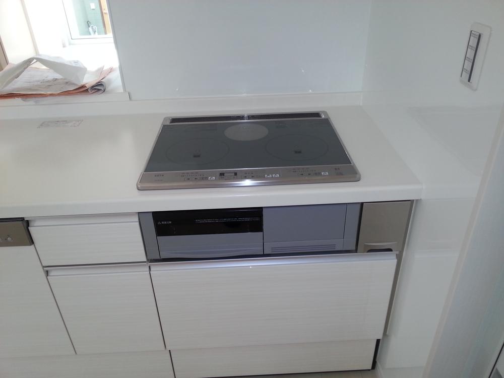 Same specifications photo (kitchen). Local (March 2013) Shooting