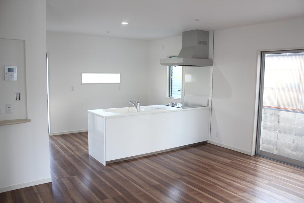 Kitchen. Spacious in the face-to-face