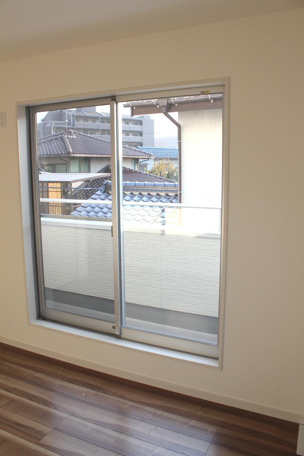 Other introspection. The second floor of the room. 