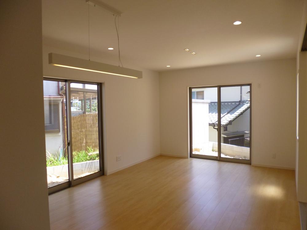 Living. (July 2013) Shooting