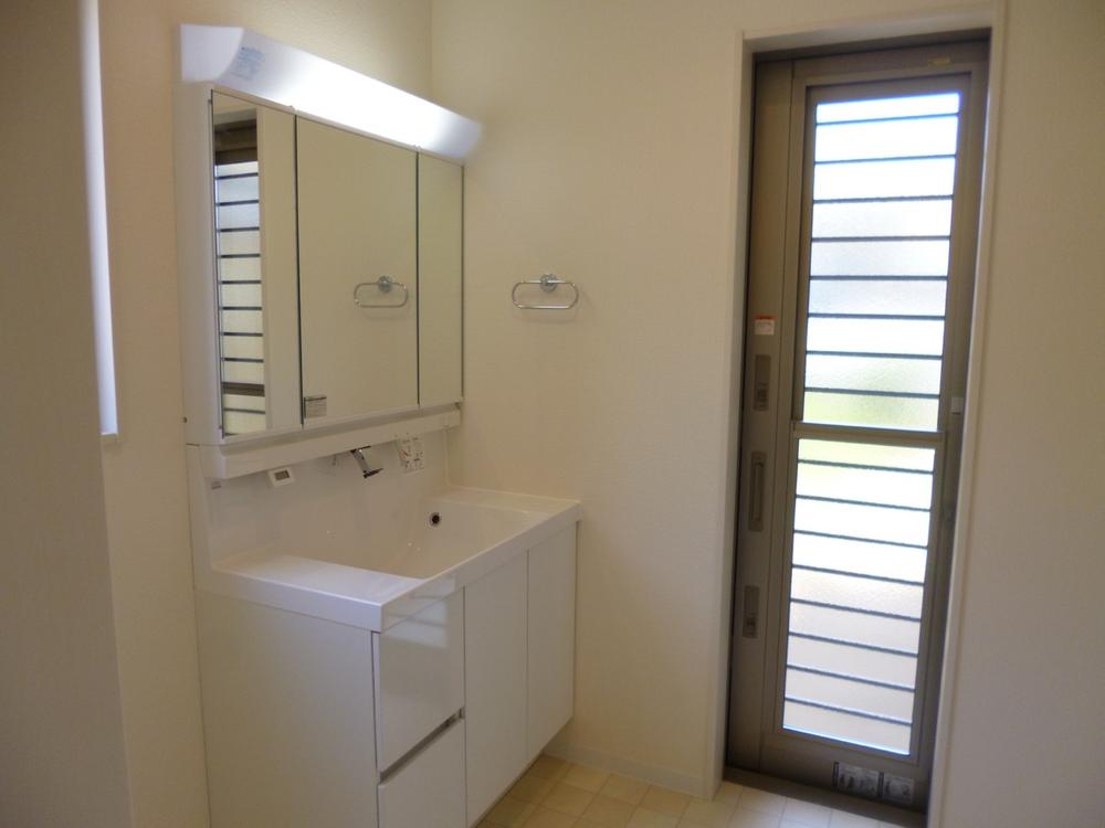 Wash basin, toilet. (July 2013) Shooting