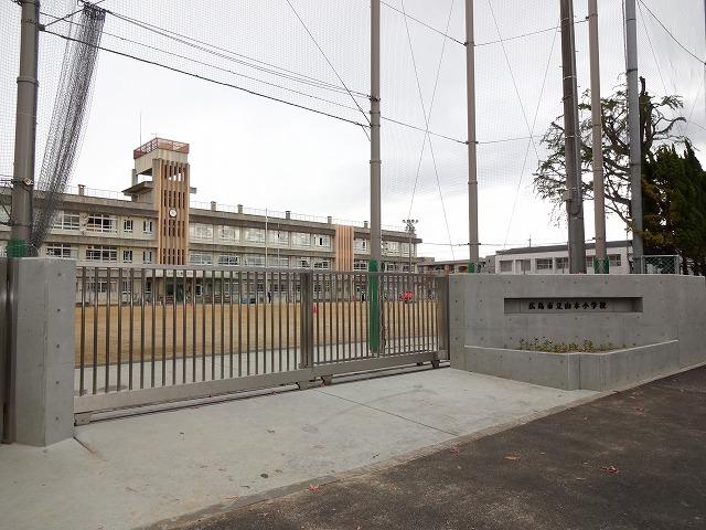 Primary school. 678m to Hiroshima Tateyama this elementary school