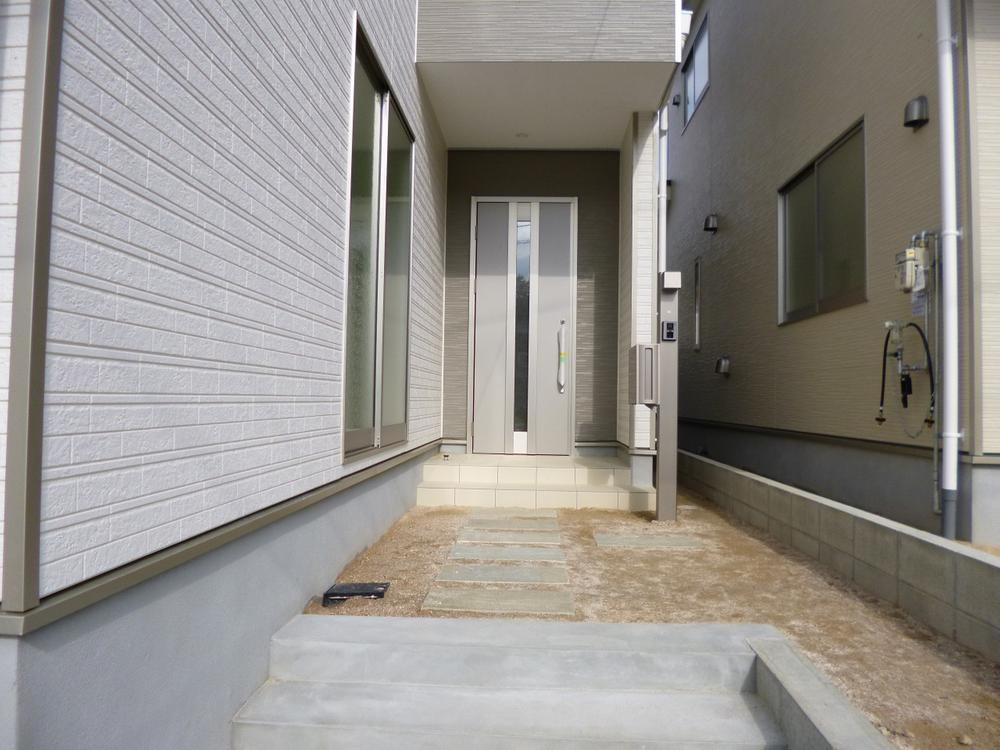 Entrance. (December 2013) Shooting