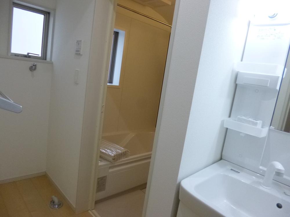 Wash basin, toilet. (December 2013) Shooting