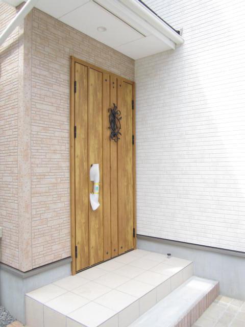 Entrance. Local (August 2013) Shooting