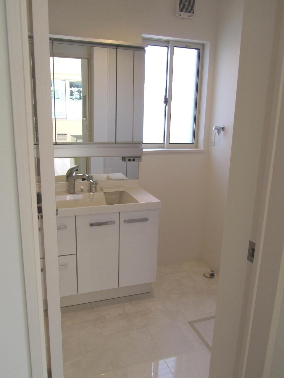 Same specifications photos (Other introspection). It will be in the photo of another local of the completed property of the same series. Please refer. 