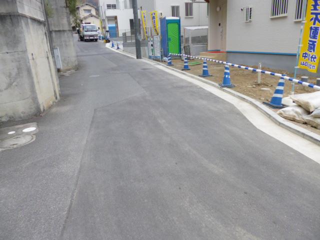 Local photos, including front road. Local (12 May 2013) Shooting