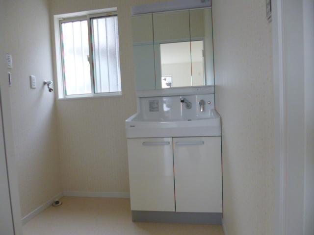 Wash basin, toilet. Indoor (12 May 2013) Shooting