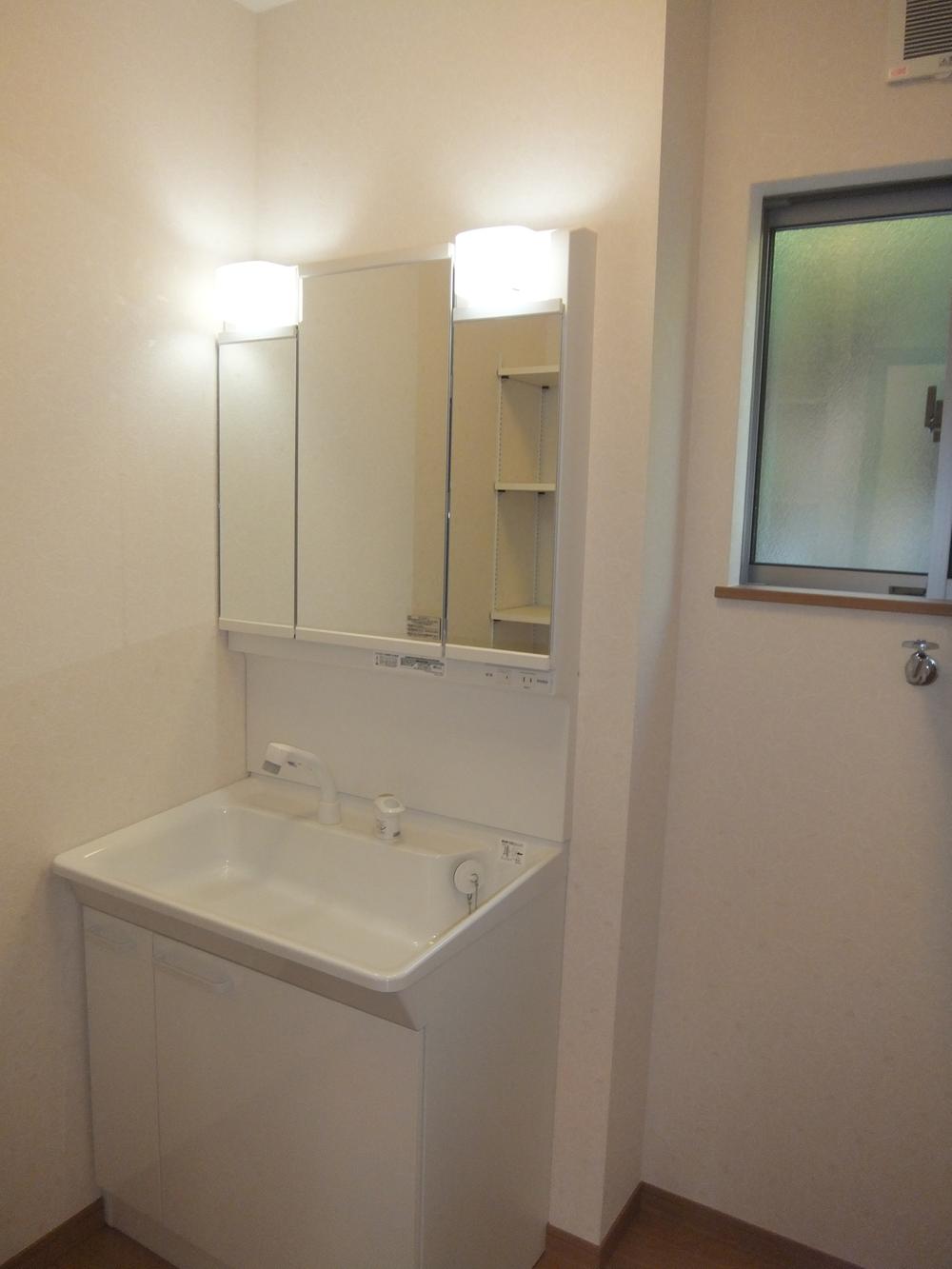 Wash basin, toilet. Indoor (10 May 2013) Shooting