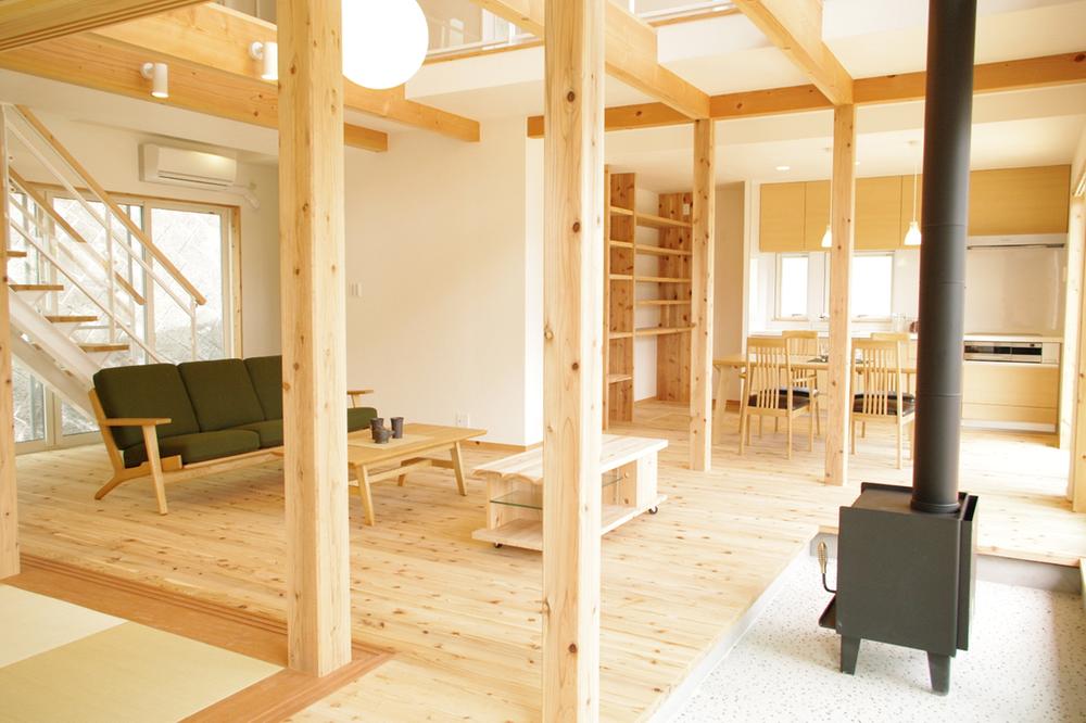  [House building to become a health that live] New building materials ・ furniture ・ Adsorb the chemical substances generated from consumer electronics ・ Degrade vision of plaster ・ Acoustic aged wood ・ We have a house building to regain health in a natural power with the Kiyoshikatsutatami. House building to become a health that live