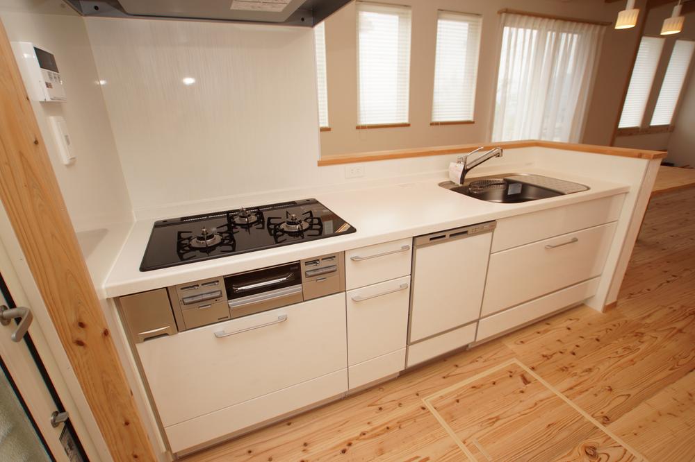 Power generation ・ Hot water equipment. 2-1-8 Building face-to-face kitchen