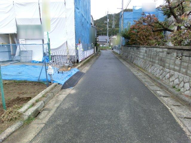 Local photos, including front road. Front street: Northeast 4m