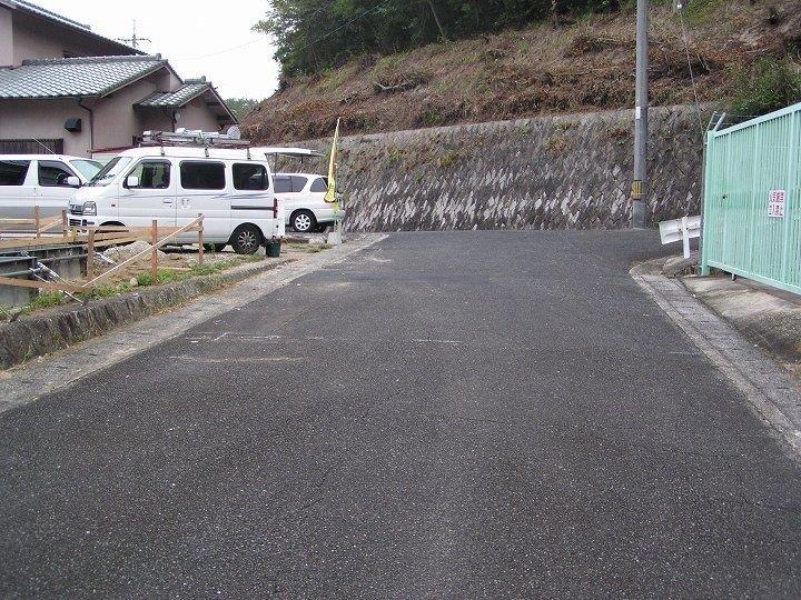 Local photos, including front road. Local (11 May 2013) Shooting