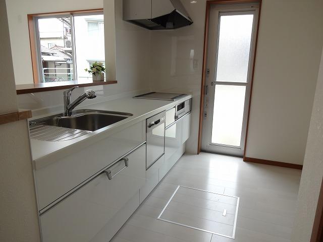 Kitchen. Easy system kitchen to use in face-to-face! With drawer in less wasted space storage! Easy storage from large ones to small ones ☆ 