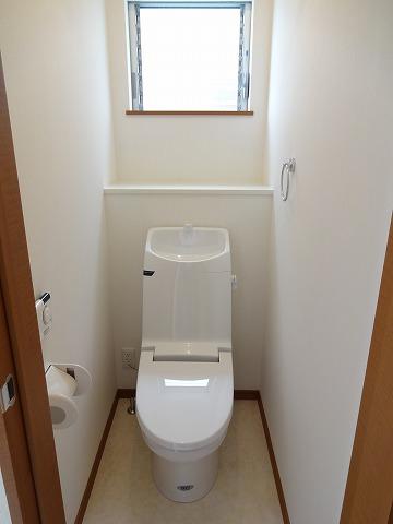 Toilet. The window is also a bright toilet