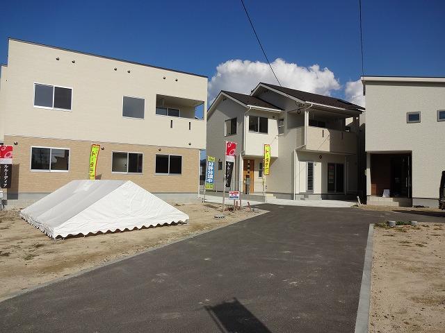 Local photos, including front road. 2013.10.21 shooting