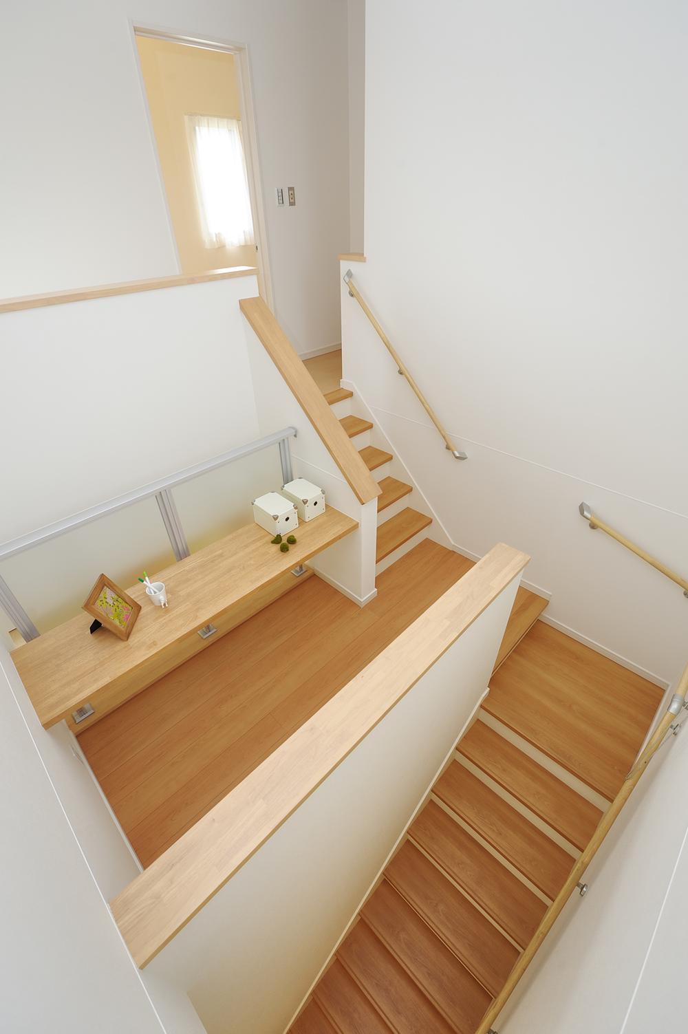 Other introspection. Second floor of the library in overlooking the living room. (32-5)