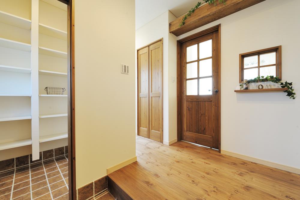 Entrance. Local (May 2013) shooting (32-4)