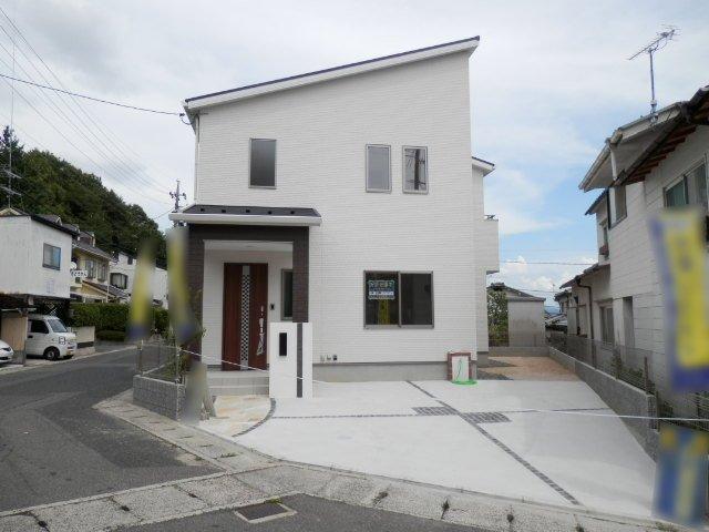 Local photos, including front road.  Corner lot 