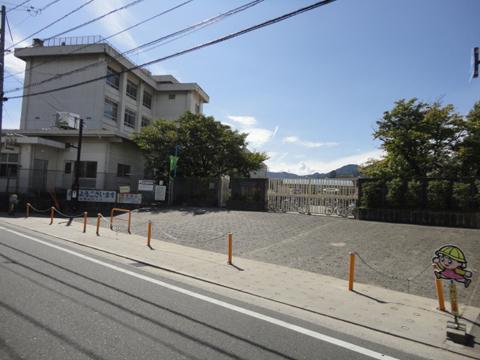 Primary school. Nakasuji until elementary school 1025m
