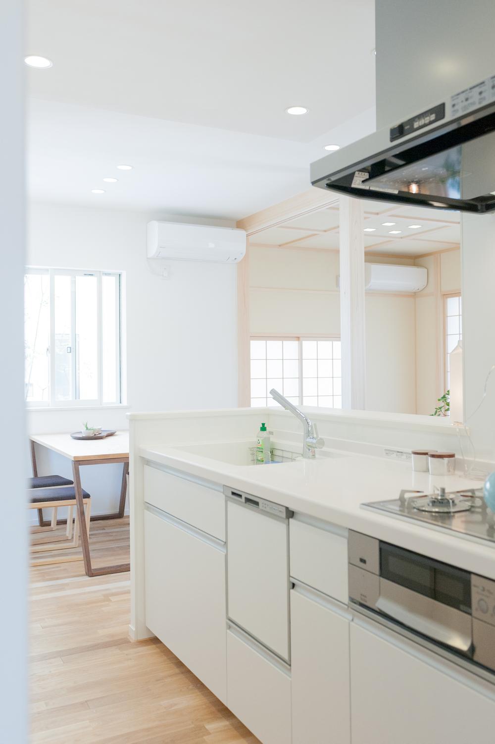 Kitchen. Indoor (April 2012) shooting