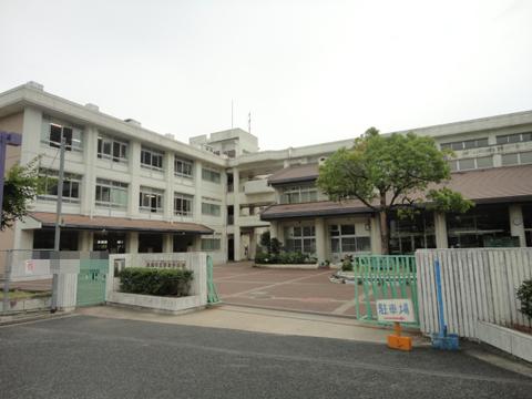 Junior high school. Natsuka 796m until junior high school