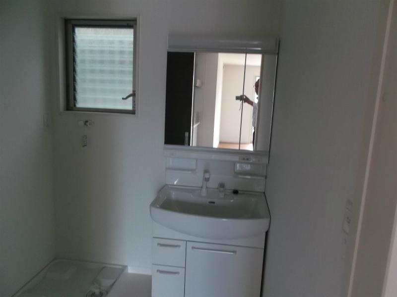 Wash basin, toilet. morning, Start from overflowing clean washroom