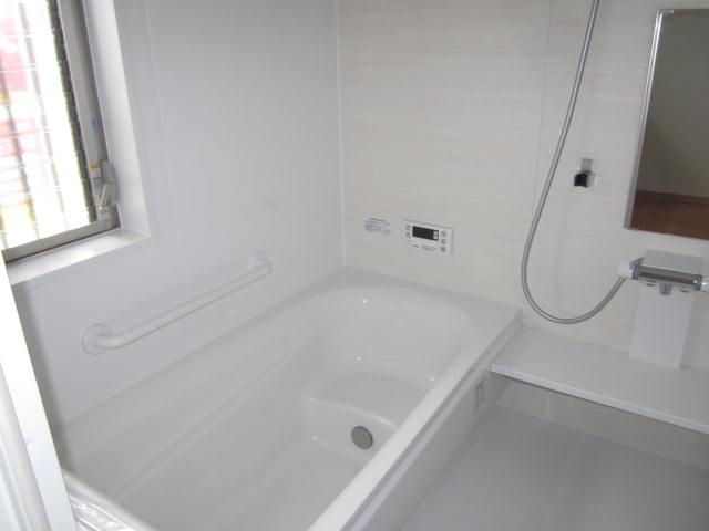 Bathroom. Room (August 2013) Shooting Bathroom with heating dryer