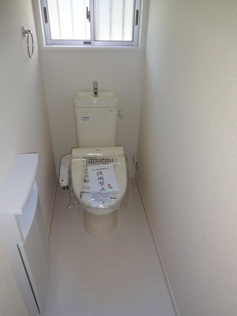 Toilet. Indoor (September 2013) Shooting