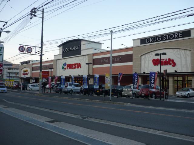 Supermarket. Furesuta Aida to the store 2002m