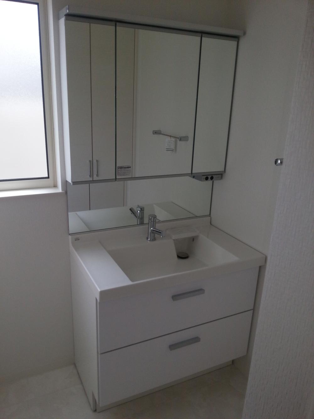 Wash basin, toilet. Indoor (June 2013) Shooting