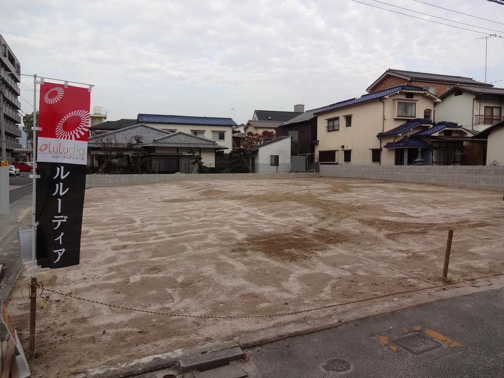 Local appearance photo. Local (11 May 2013) Shooting