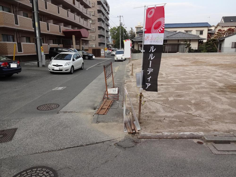 Local photos, including front road. Local (11 May 2013) Shooting