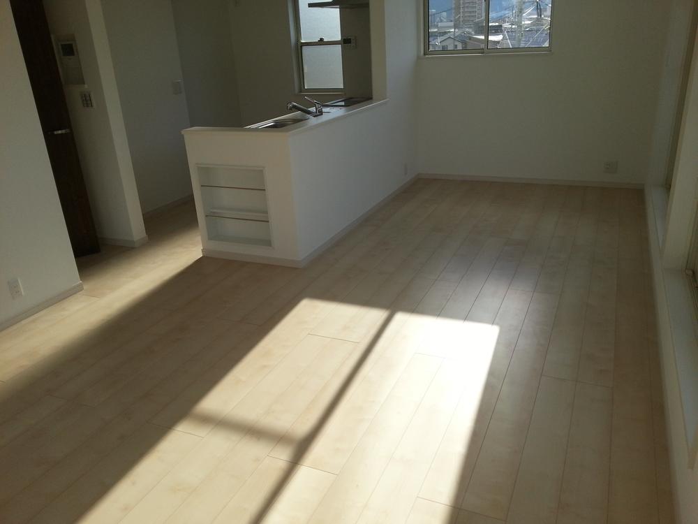 Living. Light plug bright LDK!