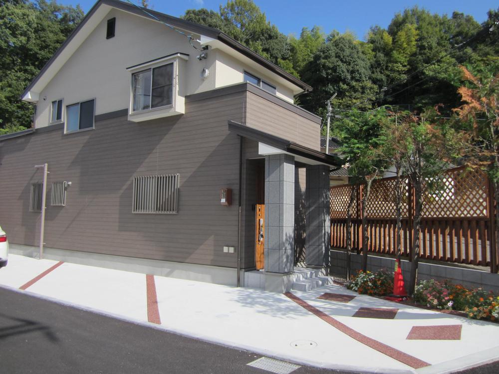 Local appearance photo. Local (10 May 2013) Shooting