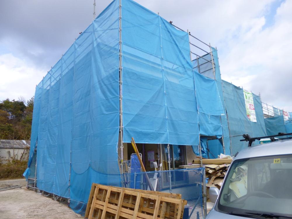 Local appearance photo. Local (12 May 2013) Shooting