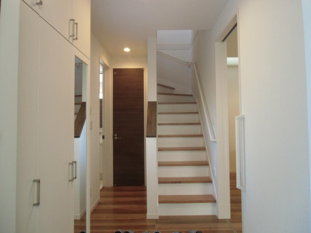 Entrance. (November 2013) Shooting