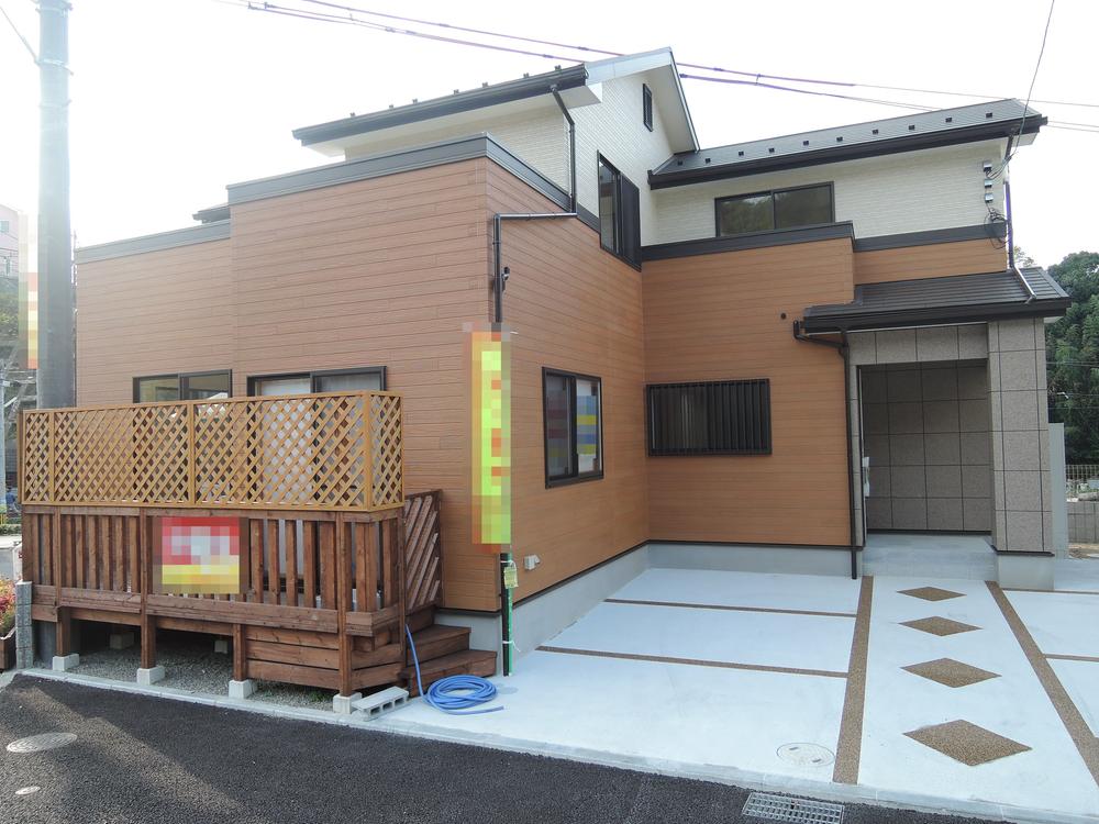 Local appearance photo. Parking space is also spacious