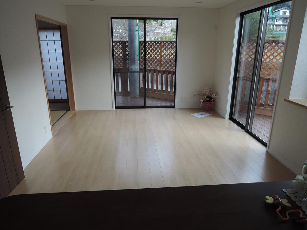 Living. Spacious is the living room of 16 quires