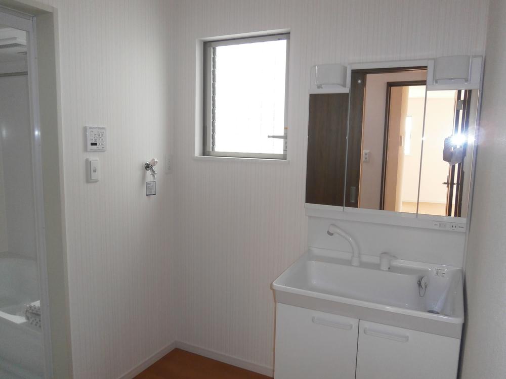 Wash basin, toilet. Indoor (September 2013) Shooting