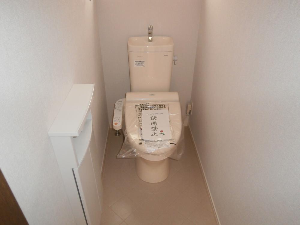 Toilet. Indoor (September 2013) Shooting