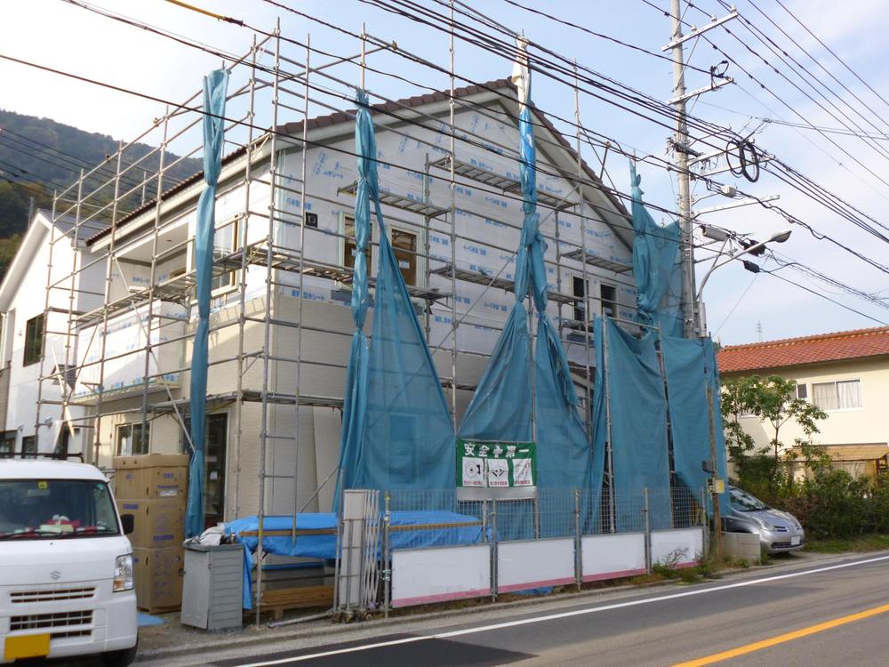 Local appearance photo. Local (11 May 2013) Shooting